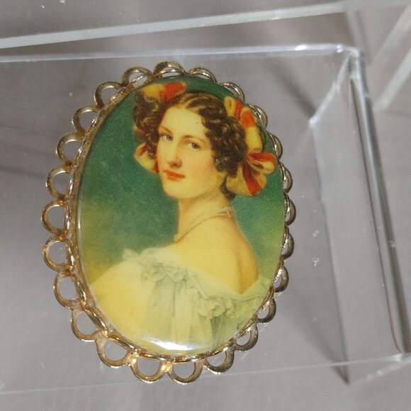 Victorian Pendant Brooch Pin Vintage Oval Portrait Brooch Pin Gold Tone Scallop - Picture 4 of 10